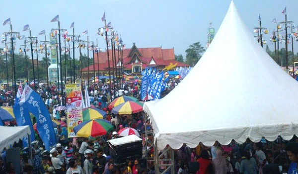 <b>Foto:</b> Sebanyak 69 batang pinang yang disiapkan Jambi Ekspres di eks arena MTQ